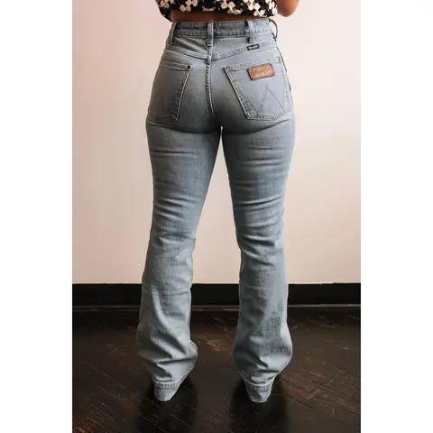 Wrangler Women's Beth High Rise Trouser Jeans - Basic Lady's Leg Pants, Regular Fit Light Wash Stretch Cotton-Elastane Denim, Pockets, All Seasons Comfort, Easy Movement, Multiple Waist-Inseam Options (24X32,24X34,26X34,28X32,28X36,30X32,30X34)