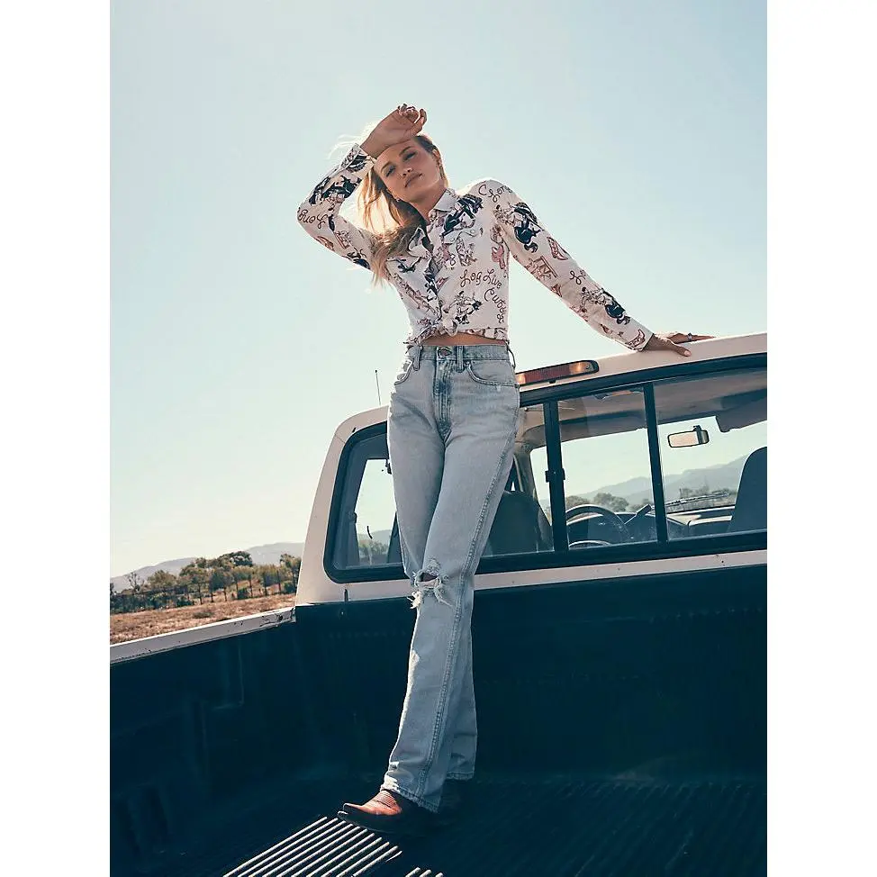 Wrangler Women's Original Slim Fit Cotton Vintage Cowboy Cut Bleached Washed Jeans - Bleach-Distressed, Western Aesthetic Casual Bottoms, Fitted, Western Style, Denim