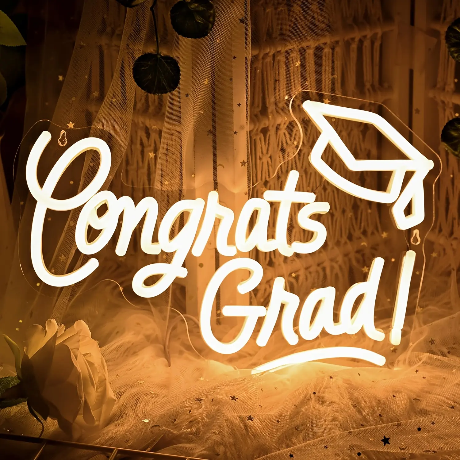Congratulations on graduation neon sign with graduation cap, warm white graduation LED logo, suitable for decoration of 2026 graduation parties and ball celebrations