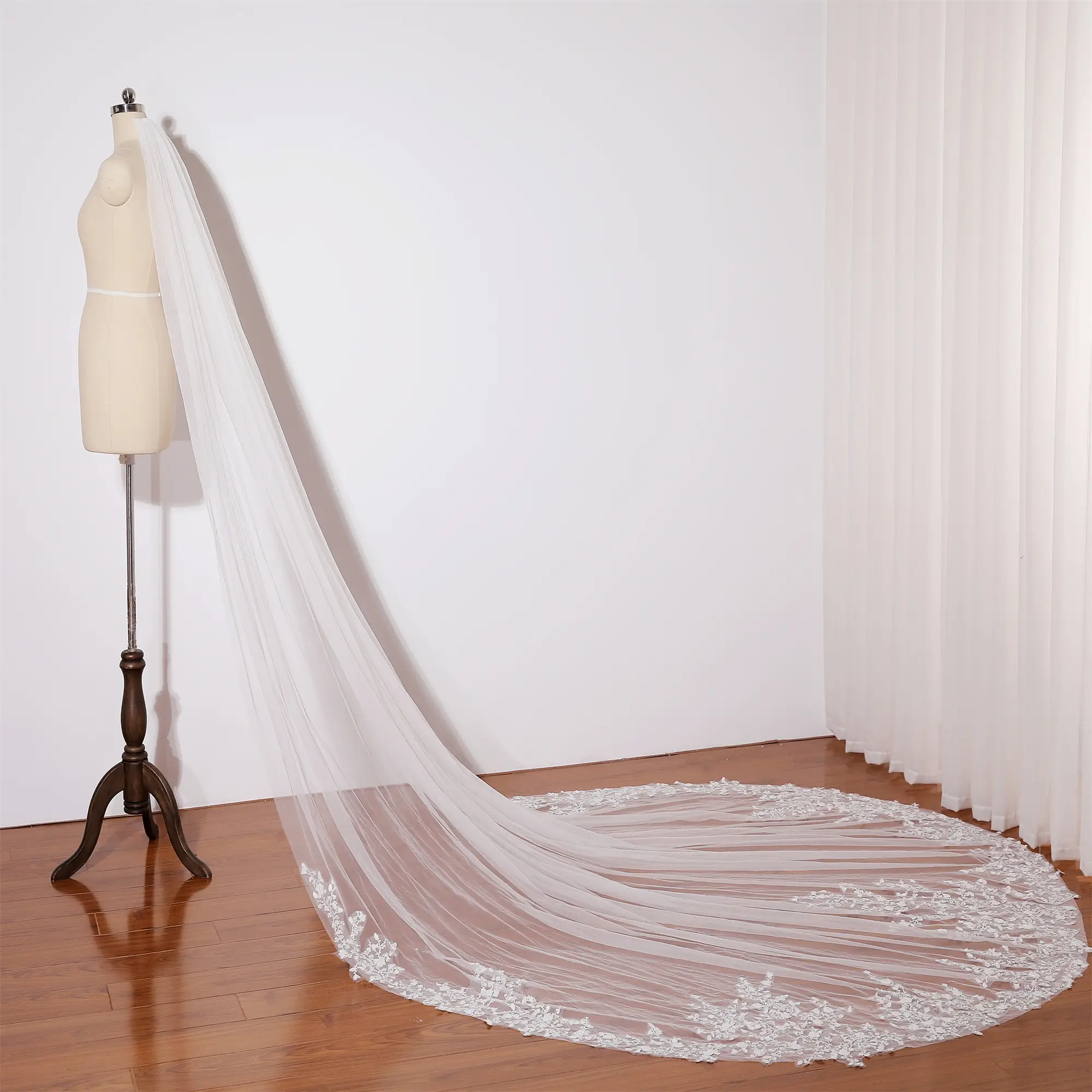 Shiny beaded 3D flowery wedding veil, Romantic leaf lace bridal veil, Single layer cathedral veil, Vintage church veil, Fairy veil chapel length, Minimalist wedding veil with comb, Sparkling sequined veil
