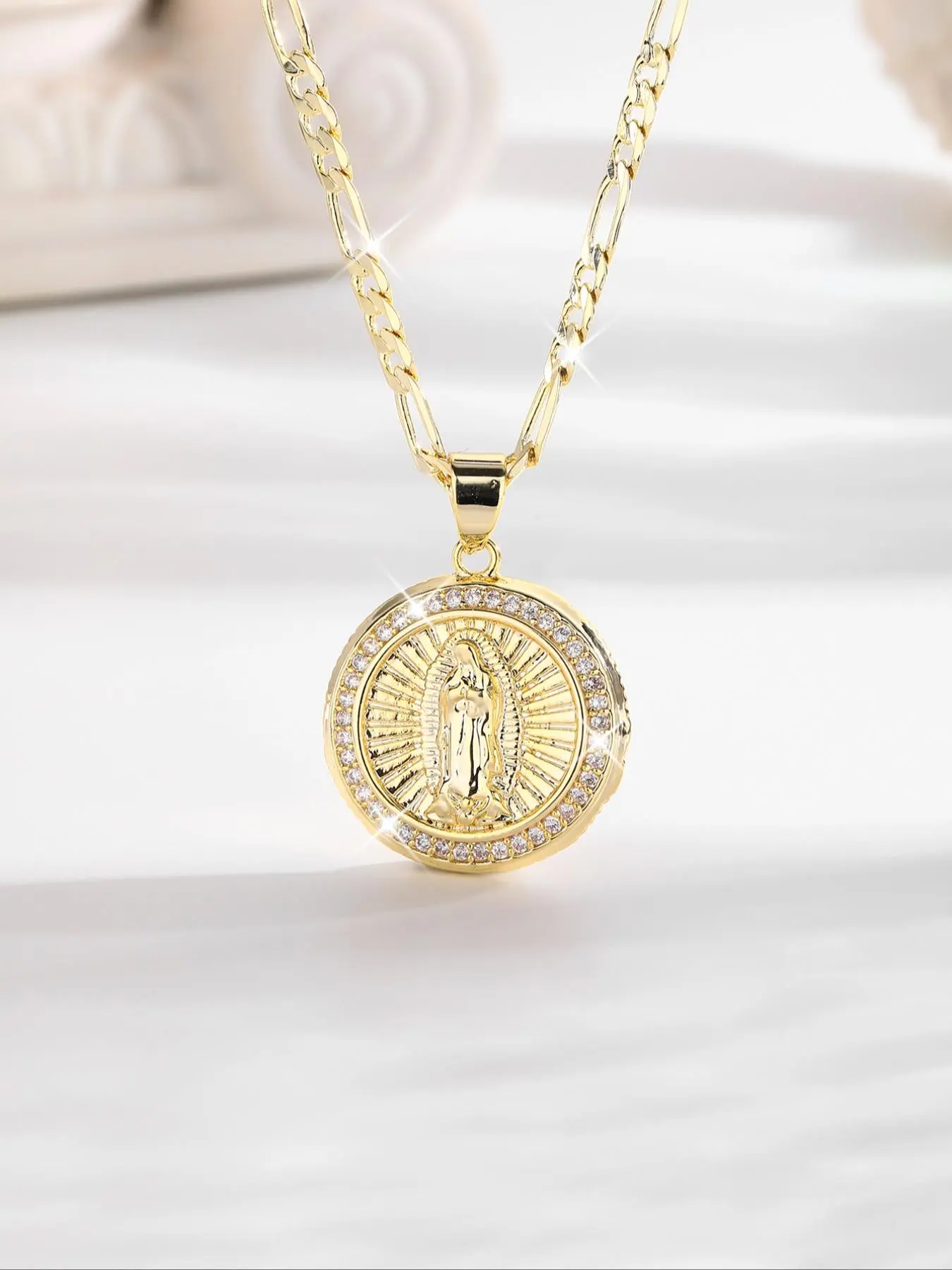 Luxurious Round Mary Medal Pendant Chain Necklace, Elegant Copper Plated 14k, Christian Religious Jewelry, Gift for Girlfriend, Party Accessory, Faith Style Necklaces