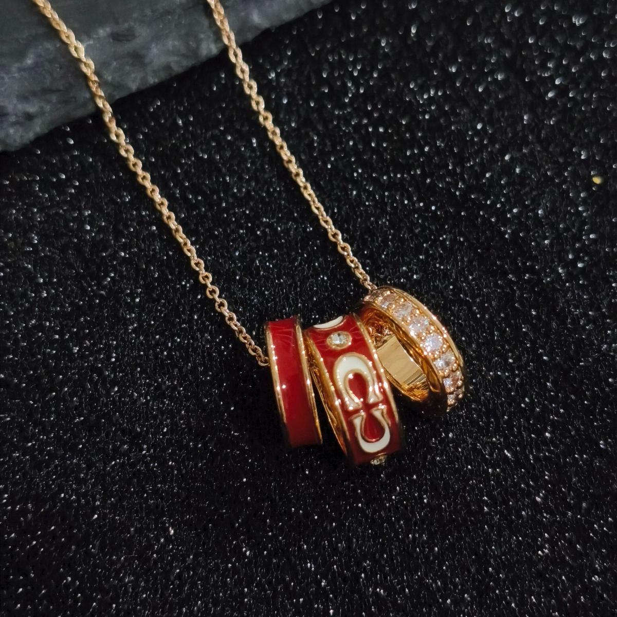 Textured Interlocking Ring Necklace, Premium Feel Statement Jewelry Gift for Mom Girlfriend Friend