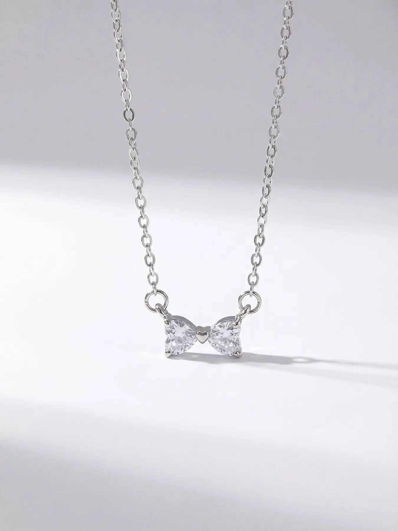 1 PC Elegant Bowknot Zircon Pendant Necklace for Women Exquisite Trendy All-match Wedding Engagement Necklace Ladies Fashion Jewelry for Party Daily Clothing Decor Accessories as Anniversary Birthday Valentine's Day Gift
