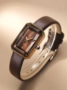 Minimalist Women's Diamond Surface Classic Design Quartz Watch, Elegant Band Casual Style for All Seasons, Leather Strap Watch