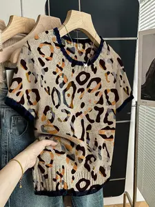 Women's Artistic Aesthetic Abstract Colorblock Geometric Print Knit Sweater, Round Neck Short Sleeve, Casual Breathable Top for Spring Summer Fall