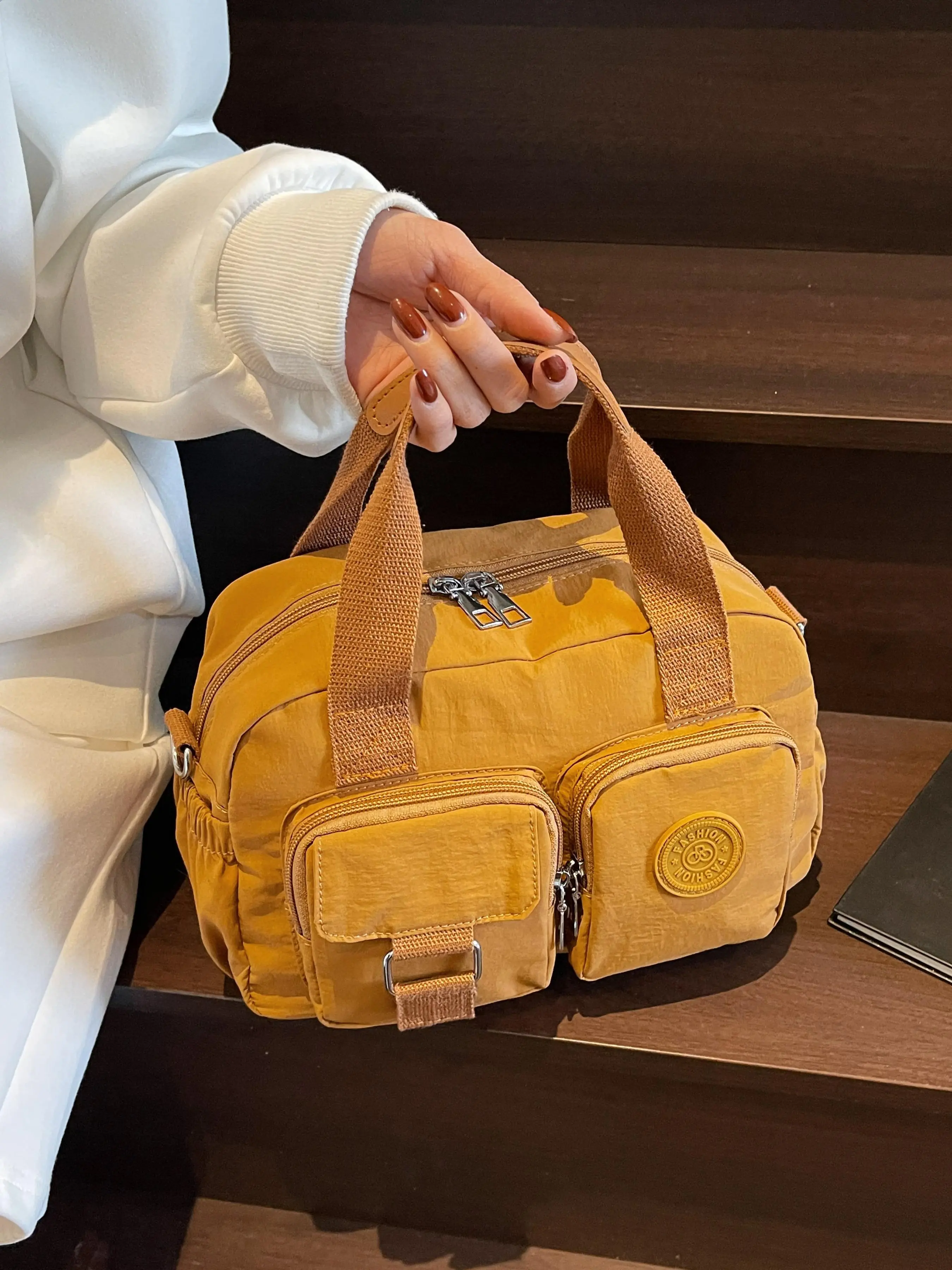 Minimalist Temperament Large Capacity Handbag, Multi-pocket Design Casual Everyday Crossbody Bag, Fashionable Handbag for Women & Men for Work, Shopping, Travel Essentials Stylish Handbag