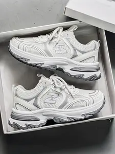 Men's beige, silver, gray low cut casual sports shoes, Athletic running shoes Outdoor lace up letter printing embellished hiking, climbing shoes Large size fashion trend versatile street commuting, fitness training shoes for all seasons