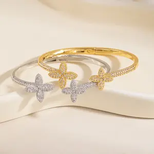 Everyday Clover Open Bangle Bracelet for Women, Elegant Floral Motif Cuff Bangle, Dainty Sparkle Statement Bangle, Trendy Aesthetic Daily Wear Accessory, Gift for Mom Girlfriend