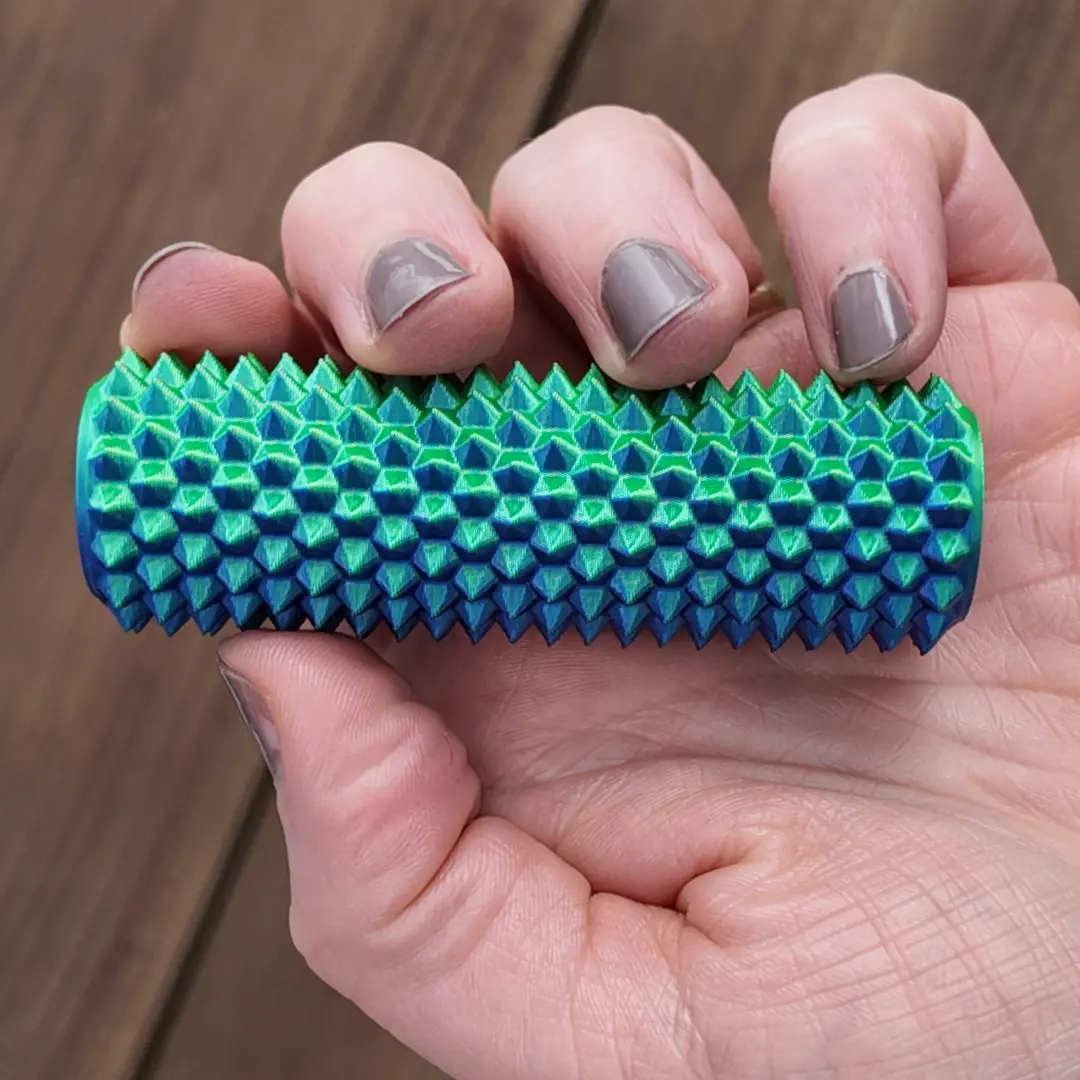 Extra Spiky Roller Fidget that Changes Color Extra Spiky Roller Fidget that Changes Color
