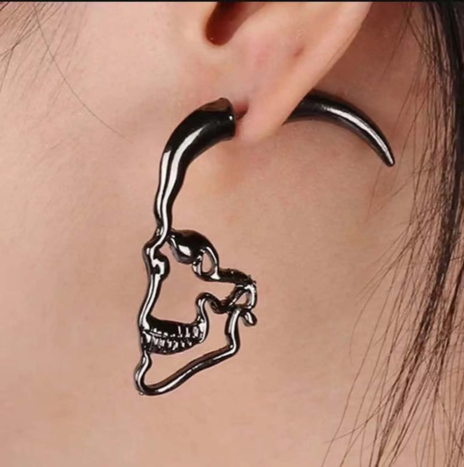 Goth Skull Profile Earrings, Hollow Lightweight Punk Statement Jewelry for Casual Halloween and Alternative Fashion, Unisex, Skull Motif, Hollow Skull-Shaped