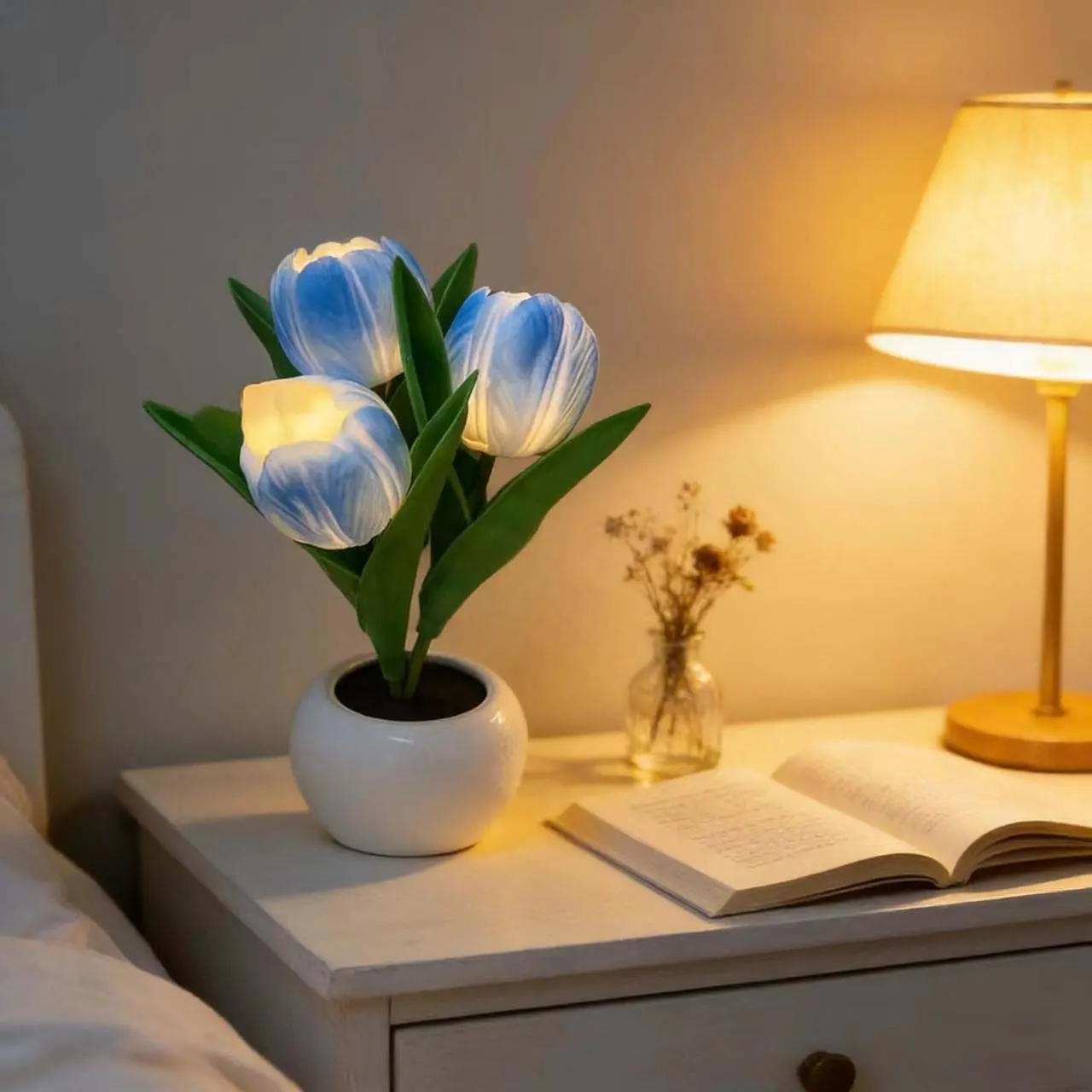 Tulip Flower LED Table Lamp with Artificial Flower Vase, Home Living Room Table Centerpieces for Birthday Party Decor, Indoor Lighting for Room Decoration, Table Lamps