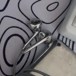 SILVERA chrome wired earbuds - wear niche be niche