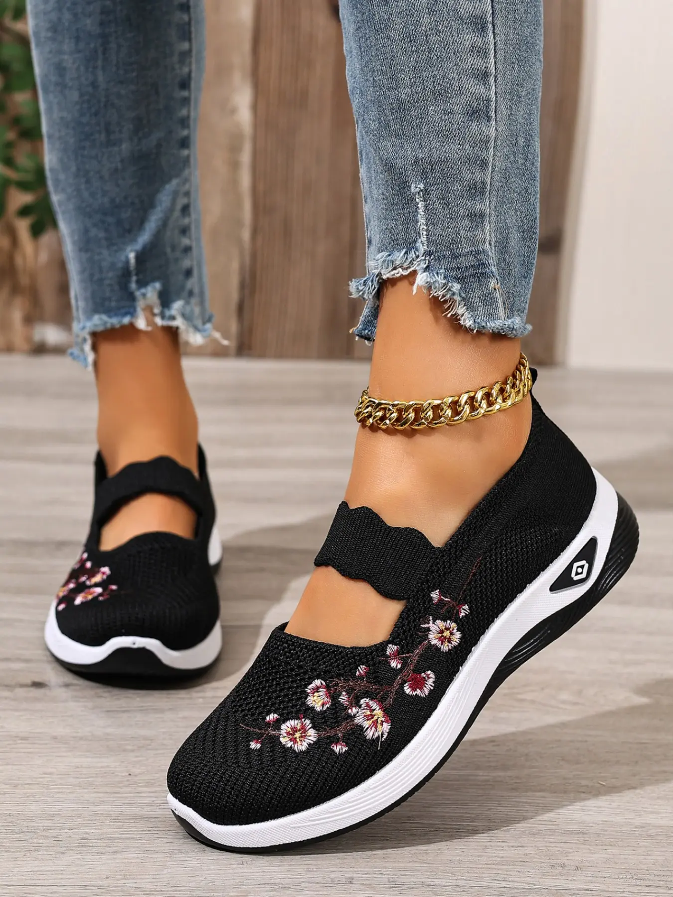 Women's Outdoor Walking Shoes, Casual Outdoor Shoes, Breathable Flyknit, Floral Embroidery, Soft Sole, Slip-Resistant, Anti Slip Shoes, Comfortable, All Seasons, Multiple Colors, Fashion Walking Shoes, Soft Soled Shoes