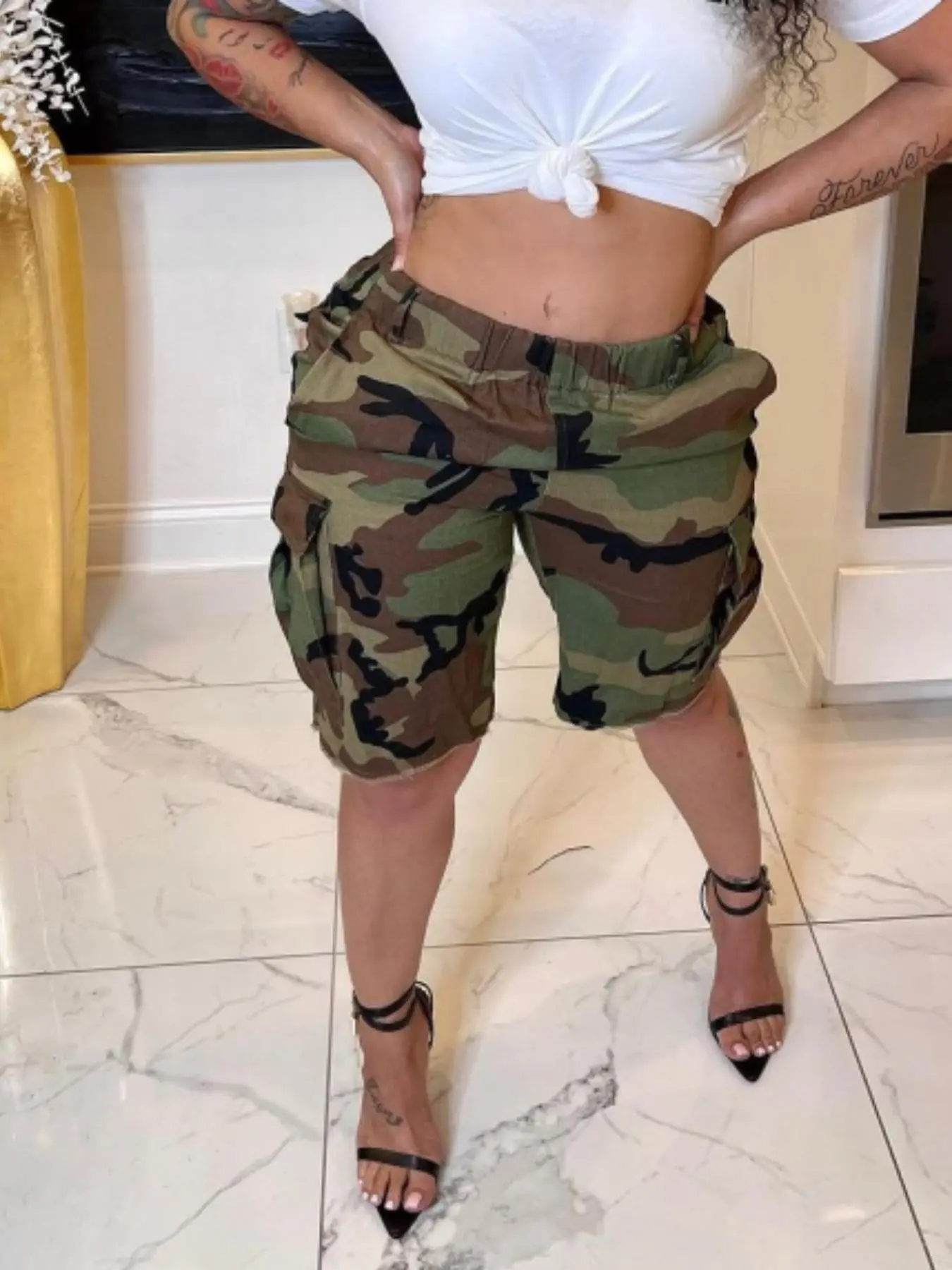 Women's Camo Print Elastic Waist Cargo Shorts with Pockets, Casual Fashion Camouflage Shorts for Summer, Women's Bottoms for Daily Wear, Womenswear, Casual Comfy Shorts, Casual Festival Shorts, Casual Fitted Shorts, Elastic Waistband Shorts