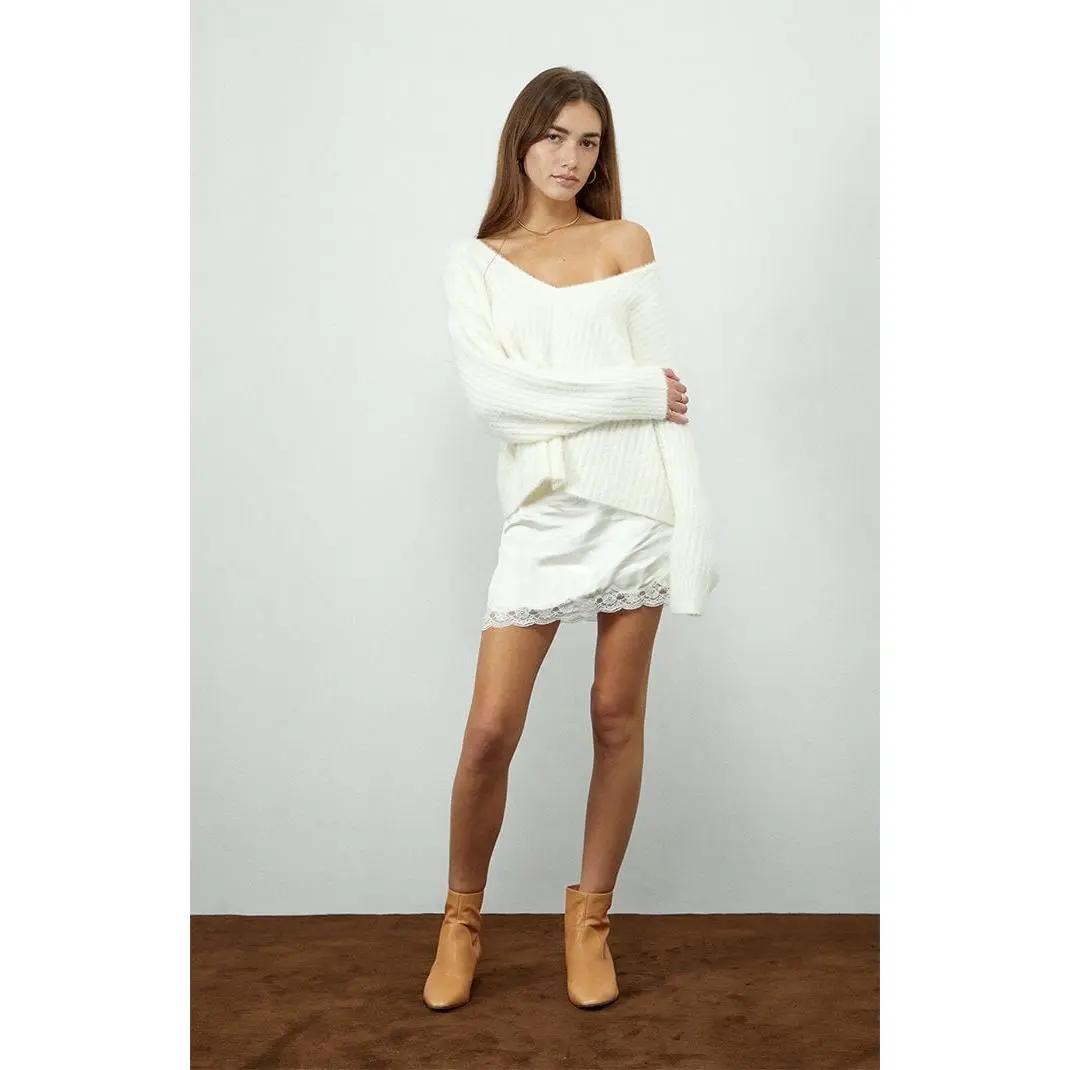 Beverly and Beck Women's Ginger V-Neck Fuzzy Sweater