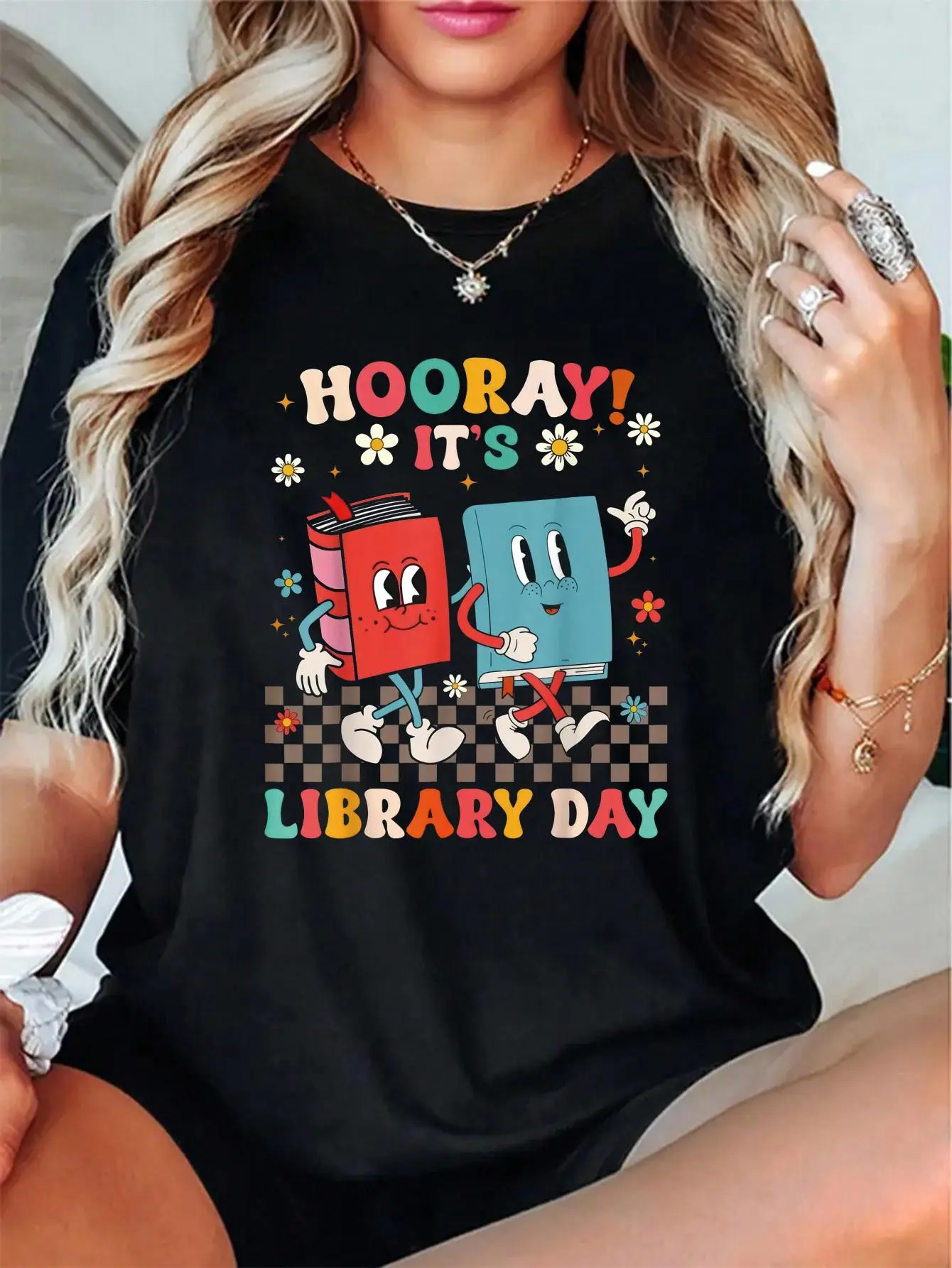 Casual Book Lover T-Shirt with "Hooray It's Library Day" Graphic, A 100% Cotton Unisex Shortsleeve Fit for Everyday Wear, Simple, Soft, Tshirt, Women