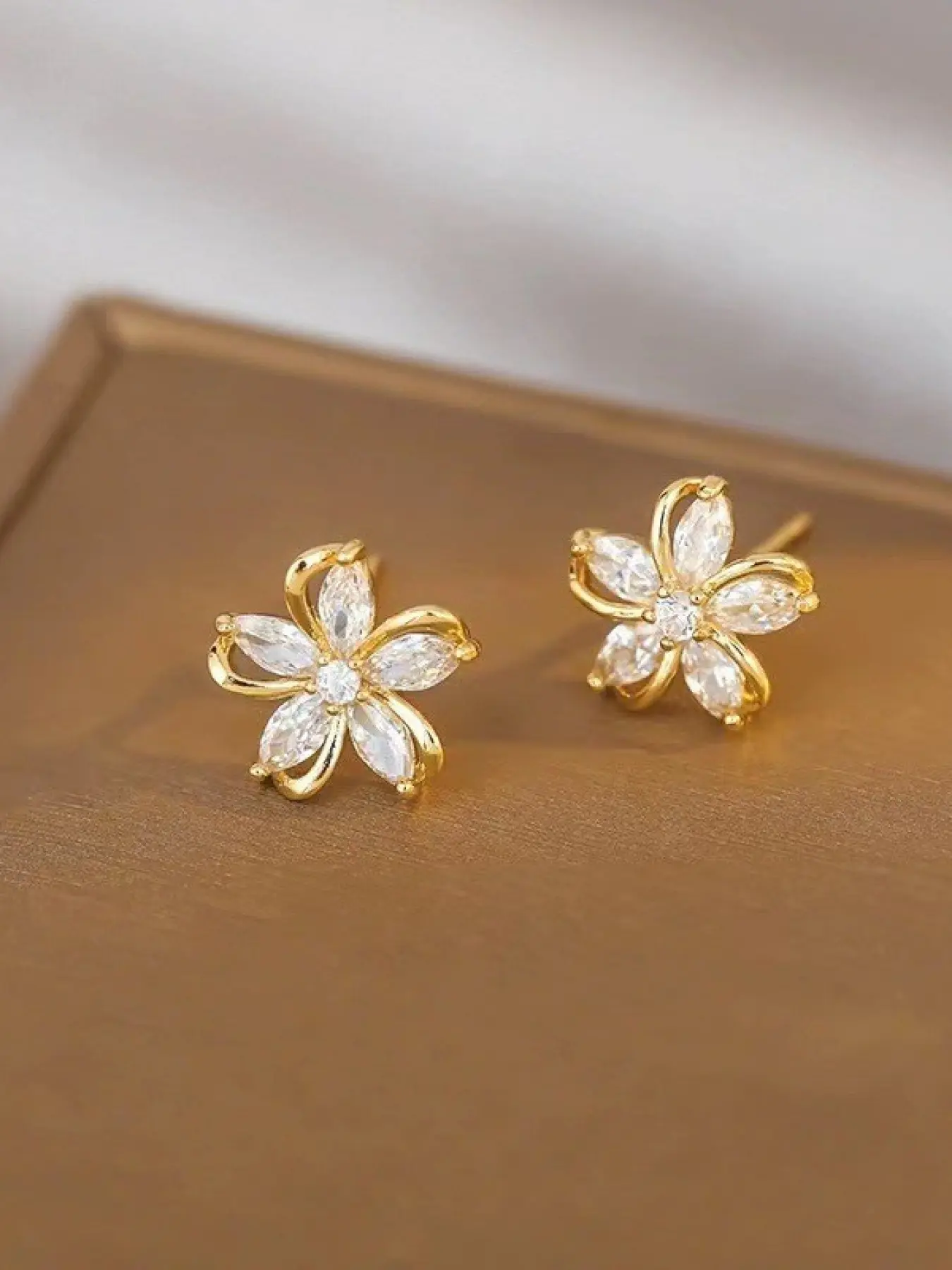 Hypoallergenic Gold Flower Diamond Brilliant Earring Studs - Elegant Dainty Earrings Jewelry for Women's Daily Wear, Party & Special Occasions，TikTok Viral