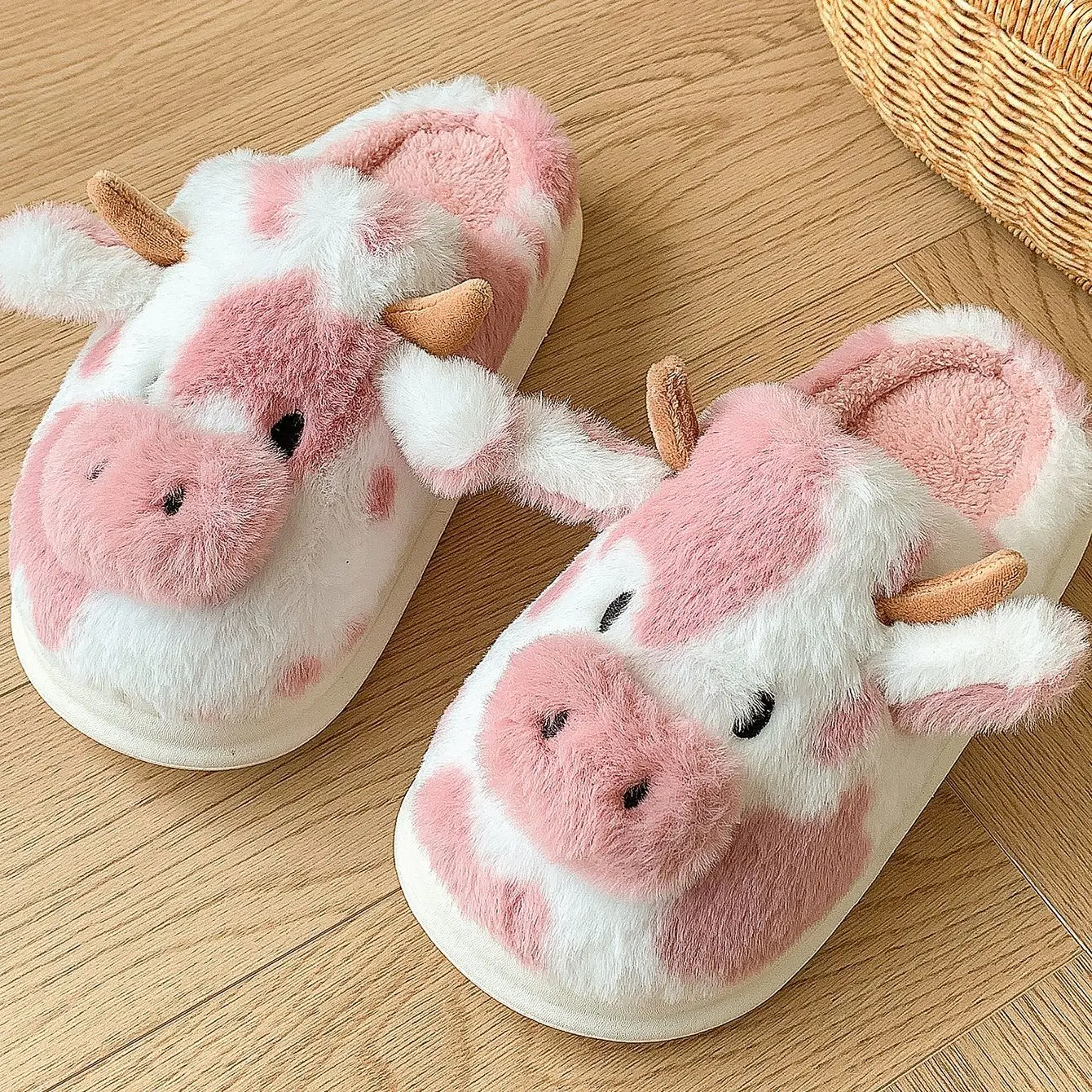 Cute Cow Shaped Fuzzy Plush Slippers Soft Warm Non-Slip Sole Cozy Indoor House Slippers Suitable for Women and Girls Winter Daily Wear