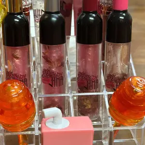 HNA Gloss Long-lasting Hydrating Lightweight