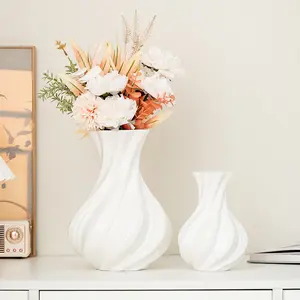 Modern Ceramic Vase for Stylish Home Decor, Elegant Floral Arrangement for Living Room and Dining Table, High Aesthetic Appeal for Dried and Fresh Flowers, Home Decorative Vase