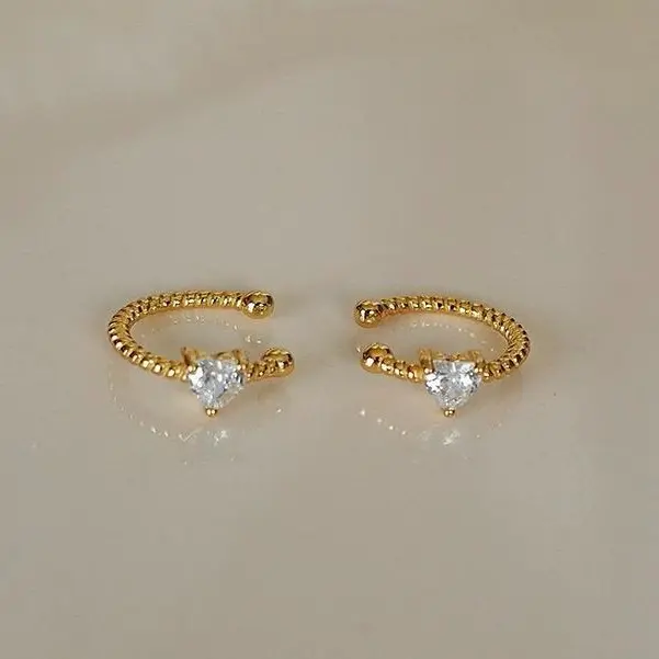 s925 sterling silver Sweet Heart Twisted Ear Cuffs，，Minimalist Simple Unique Earrings for galentine‘s party valentine’s day gift，fashion zirconia earrings，anniversary holiday jewelry，gift for women