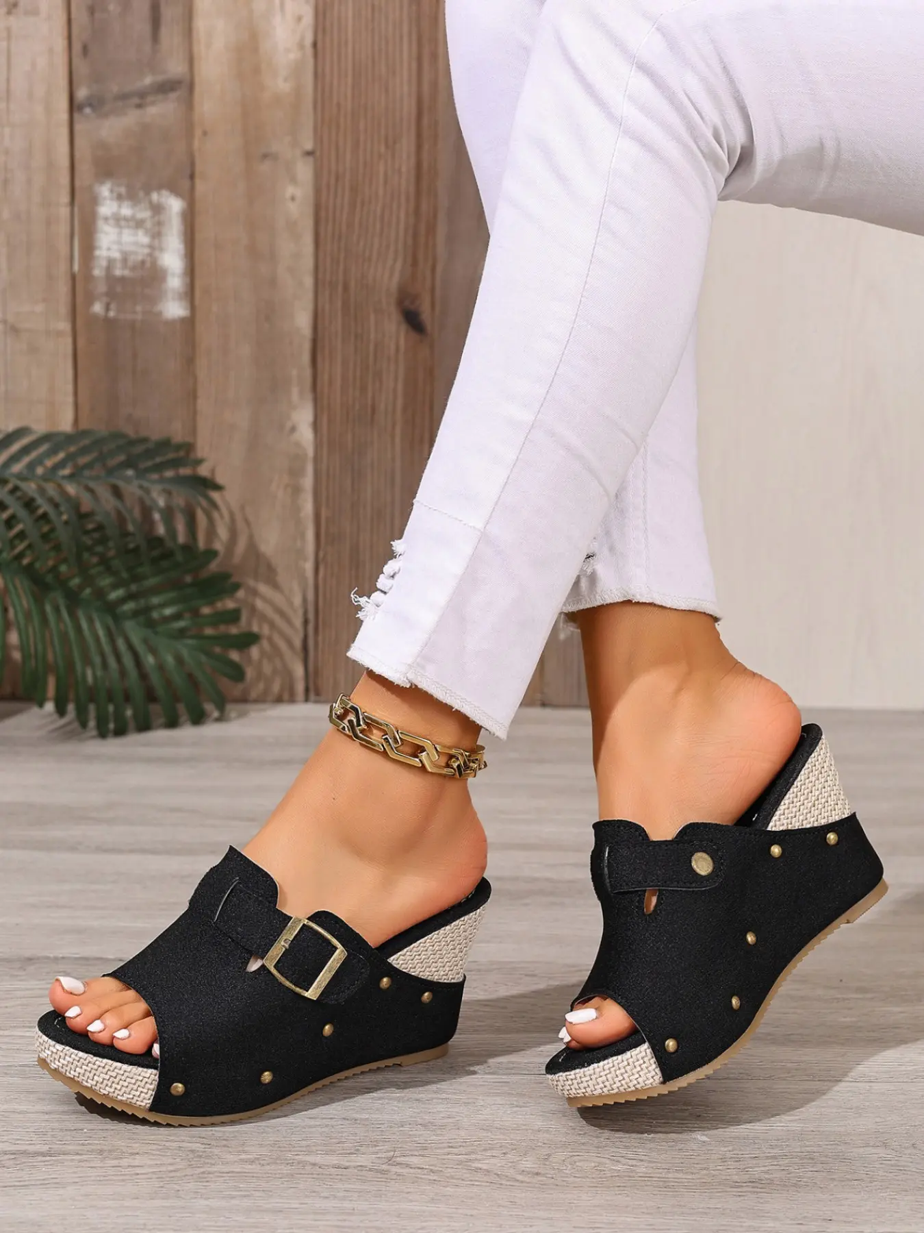 New Fashion Rivet Wedge Sandals for Women, Waterproof Thick Sole, PU Upper, Rubber Sole, Casual Wear, Plain Pattern, Stylish Slip-On Shoes, Boho Sandals