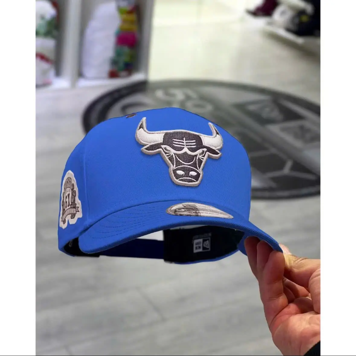 New Era Chicago Bulls 9FORTY Adjustable Curved Brim Baseball Cap - Embroidered Bull Head Logo, Unisex NBA Sports Collectible Fan Headwear