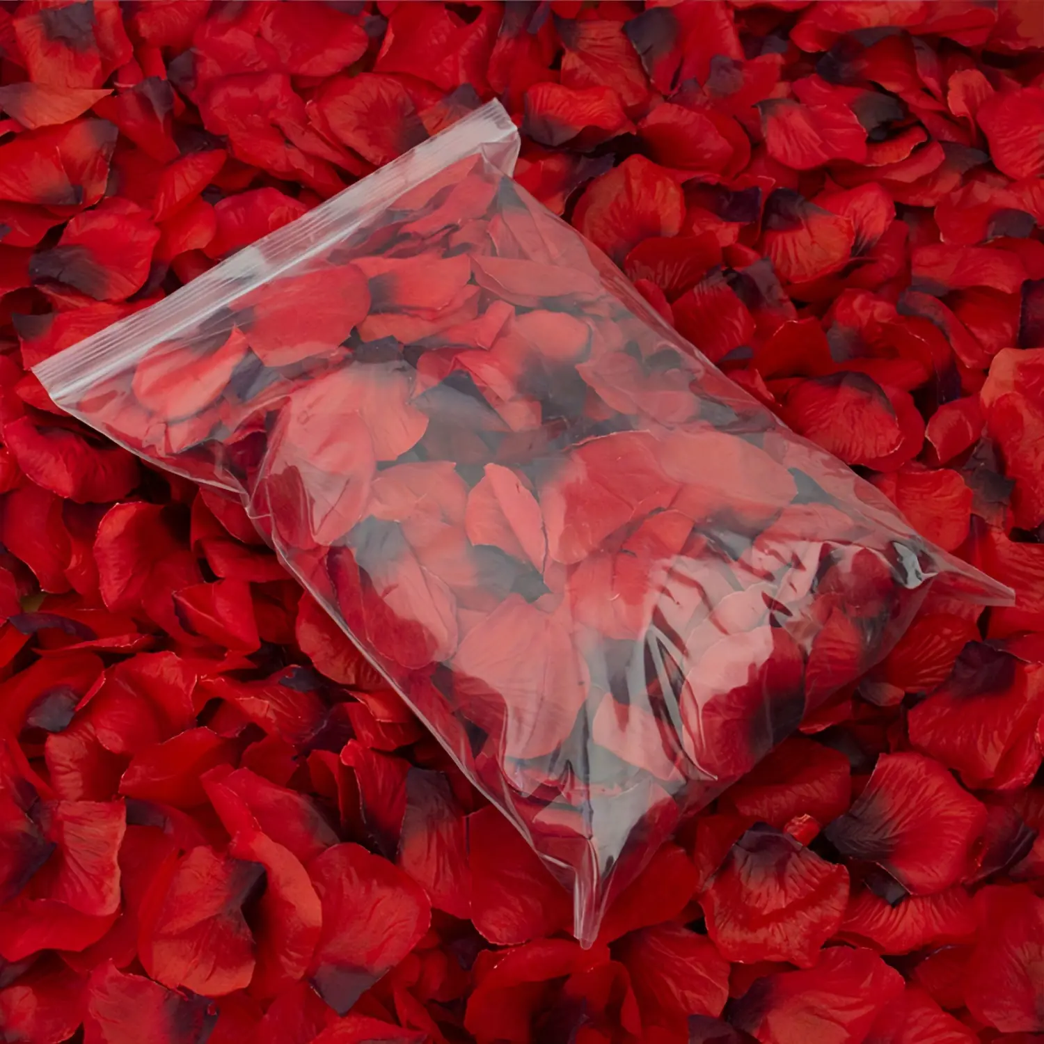 100 red rose petals, artificial rose petals, suitable for DIY Flower Decor, floral decoration on Valentine's Day, romantic nights, weddings, proposals, anniversary days. It is very suitable for winter and the New Year. Diy Fake Flowers, Artificial Flowers