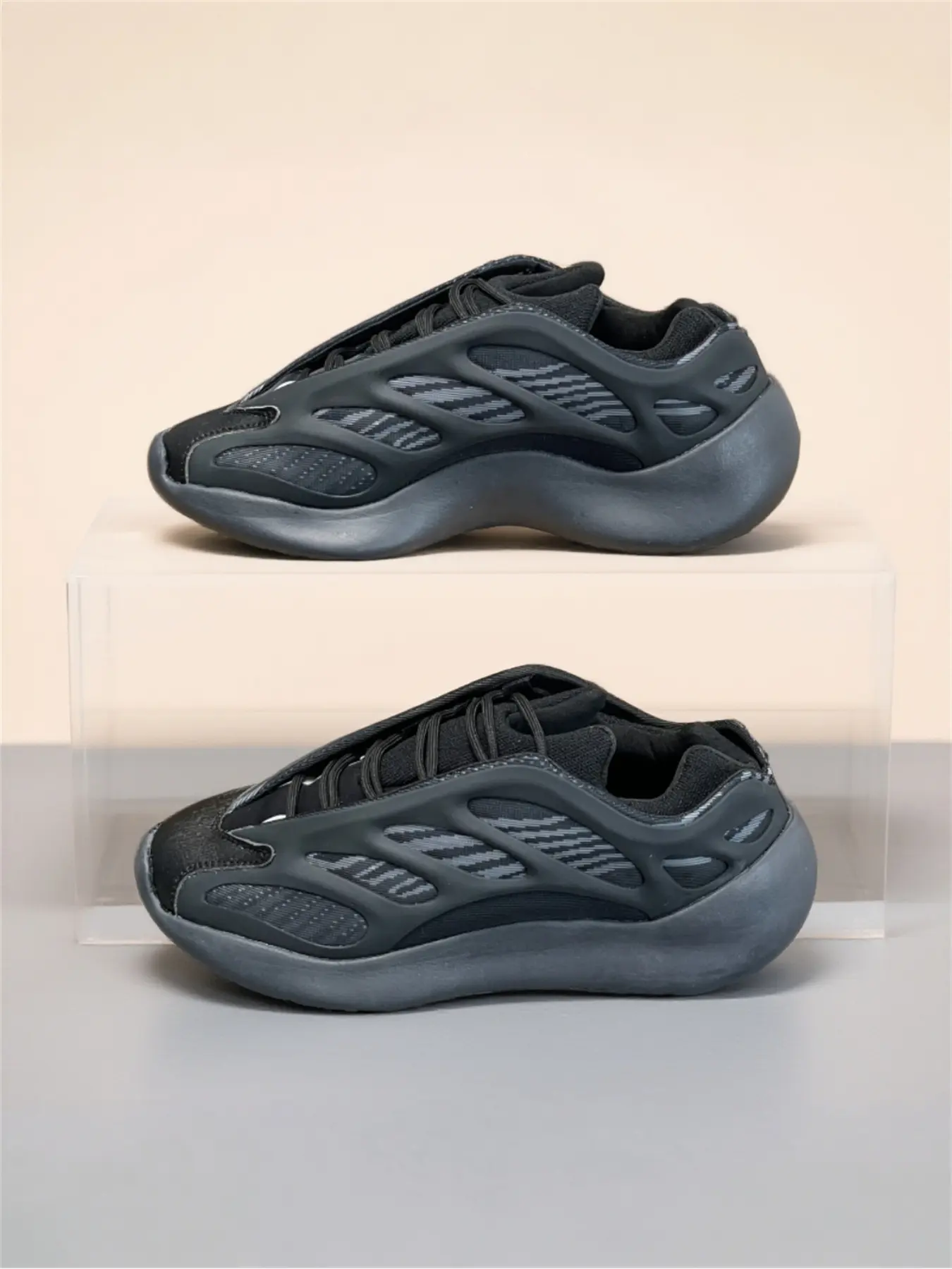 Black Warrior  700v3 Unisex Athletic Shoes, High-Quality Platform, Alien Casual Trendy Shoes, Walking Shoes, Sports Shoes, Sneaker, Trainer, Footwear, Streetwear Footwear