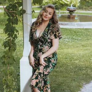 Women's 1930s Retro Green Velvet Chic Lady Jumpsuit - 1-Piece Loose Fit Sleeved Overalls with Zipper, Flat Design for Elegant Casual Wear