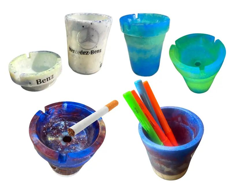 Portable Vehicle Resin Ashtray with Built-in Cigarette Holders for Cars Trucks Homes Offices Compact Travel Friendly Gift for Smoking Enthusiasts