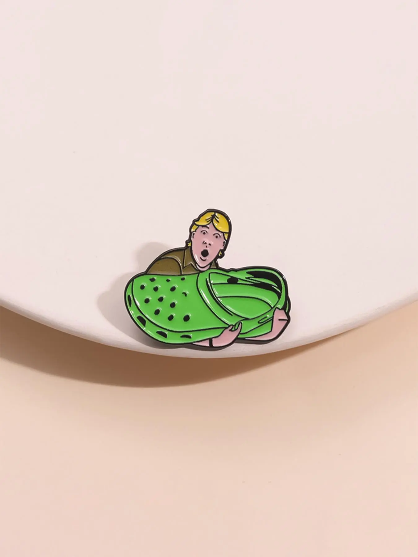 Cartoon Character with Clogs Design Brooch, Cute Clogs Design Alloy Brooch Pin, Fashion Accessories for Women & Men, Creative Gift for Friends, Flower Brooch Pin