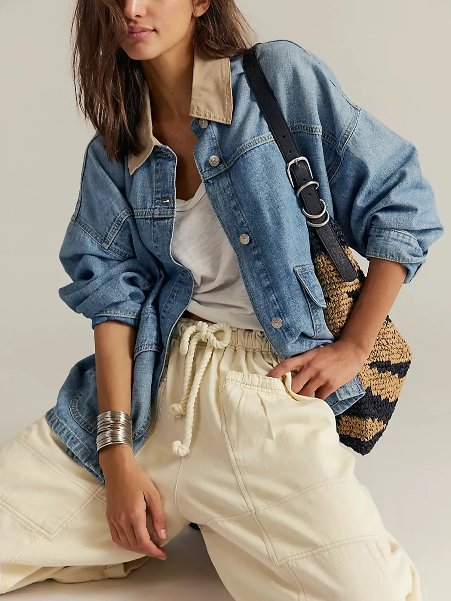 Women's Vintage Collared Denim Jacket - Patchwork Contrast Collar, Long Sleeve, Loose Fit, Big Pockets, Casual Everyday Outerwear Top with Retro Style, Lady, Party, Casual Street, Patchwork Lapel, Buttoned, Woven, New Year, Patch Pocket, Fitted, Jean Jack