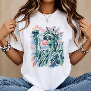Women's Pop Art Liberty Graphic Tshirt - Trendy Statue of Liberty Bubblegum Top, Bold USA Streetwear Piece, Patriotic Summer Festival Womenswear