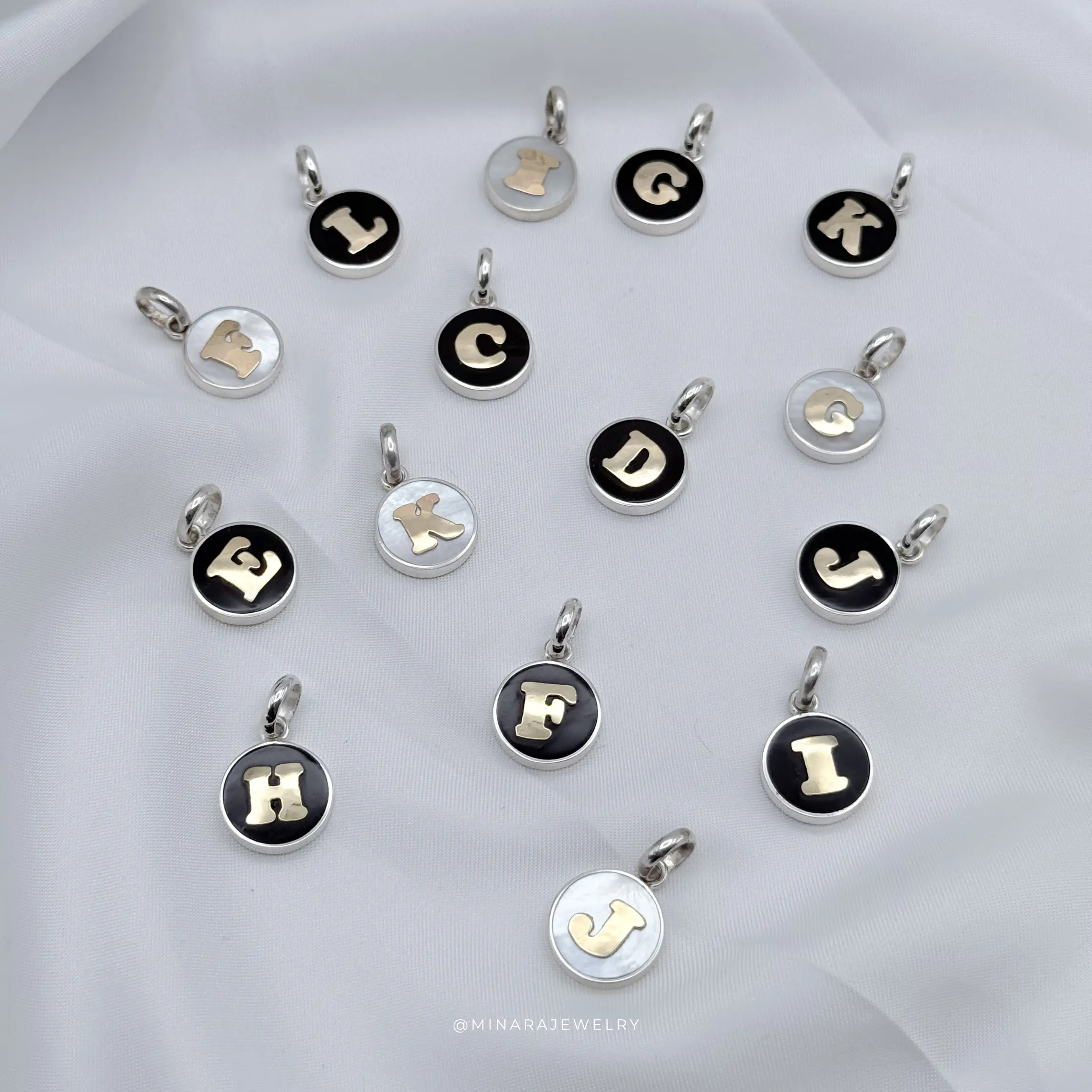 950 Silver Inicial - Classic Initial Design for Personalized Jewelry - High-Quality Silver Finish - Perfect for Gifts