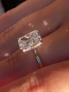 Simple Yet Luxurious Charm Square-cut Cubic Zirconia Ring, Elegant Exaggerated Ring, Suitable for Wedding, Engagement, Daily Wear, Valentine's Day Gifts, Anniversary Gifts