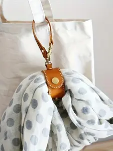 Multifunctional Faux Leather Glove Holder Clip, Fashion Metal Keychain, Suitable for Scarves & Gloves, Easy Installation, Travel Cycling Friendly