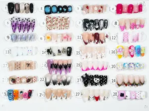 zb7..Colorful and dazzling nail polish application