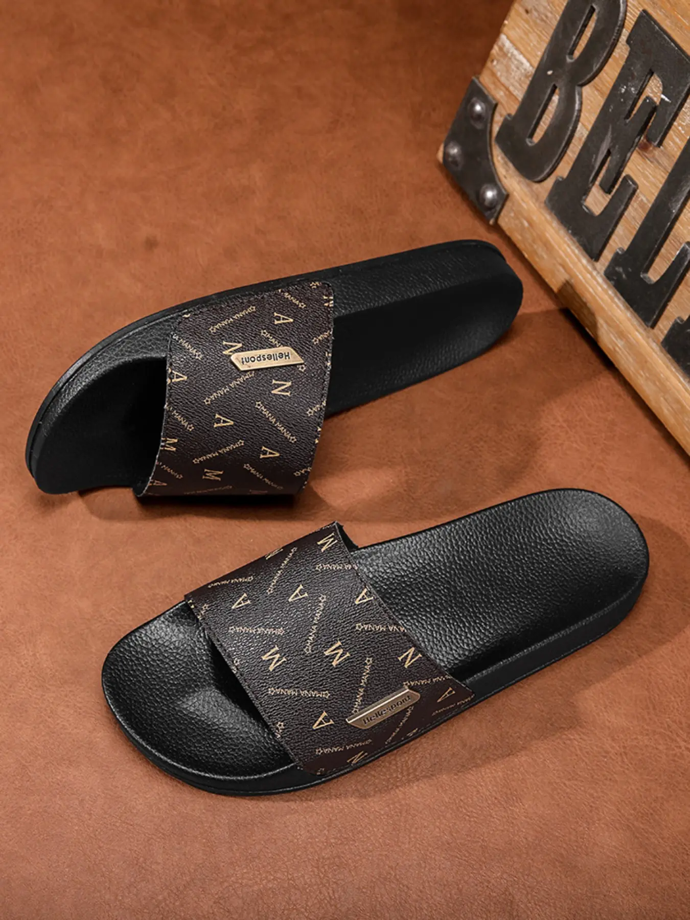 Men's Fashion One-Step Slip-On Sandals, Luxurious Valentine's Gift with Random Letter Design, Durable All-Season Footwear for Casual and Home Use, Trendy Casual Slippers, Casual Slipper Shoes, Casual Fashion Slippers