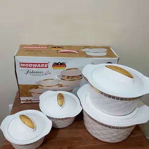 These food containers keep the food really hot for a whole day.