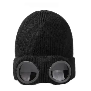 Winter Windproof Knit Beanie with Built-In Sunglasses – Face-Protecting Cozy Hat for Men & Women, Soft Warm Unisex Cap for Snow, Skiing, Outdoor Fun & Casual Cold Weather Looks