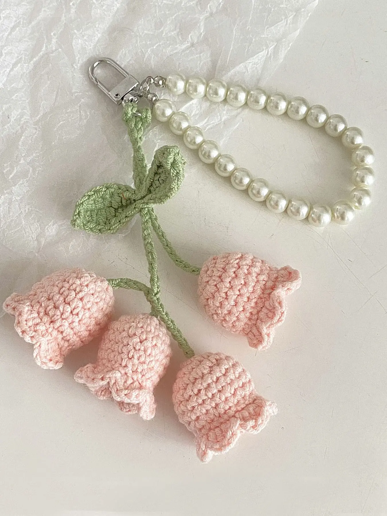 [Charming Keychains] Whimsical Charming Crochet Floral Keychains with Pearl Beads | Durable Zinc Alloy, Ideal for Bags, Purses & Gifts, Perfect for Mother's Day Flower Keychain