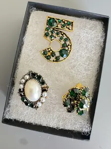 Rhinestone Brooch Set - One Set of 3 Pieces with Green and Black Rhinestones, Central Gemstone Design, Elegant Jewelry Accessory
