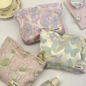 Elegant Embossed Floral Makeup Bag, Women's Handbag, Clutch Purse, Cosmetic Organizer, Washroom Storage Bag, Fashion Accessory