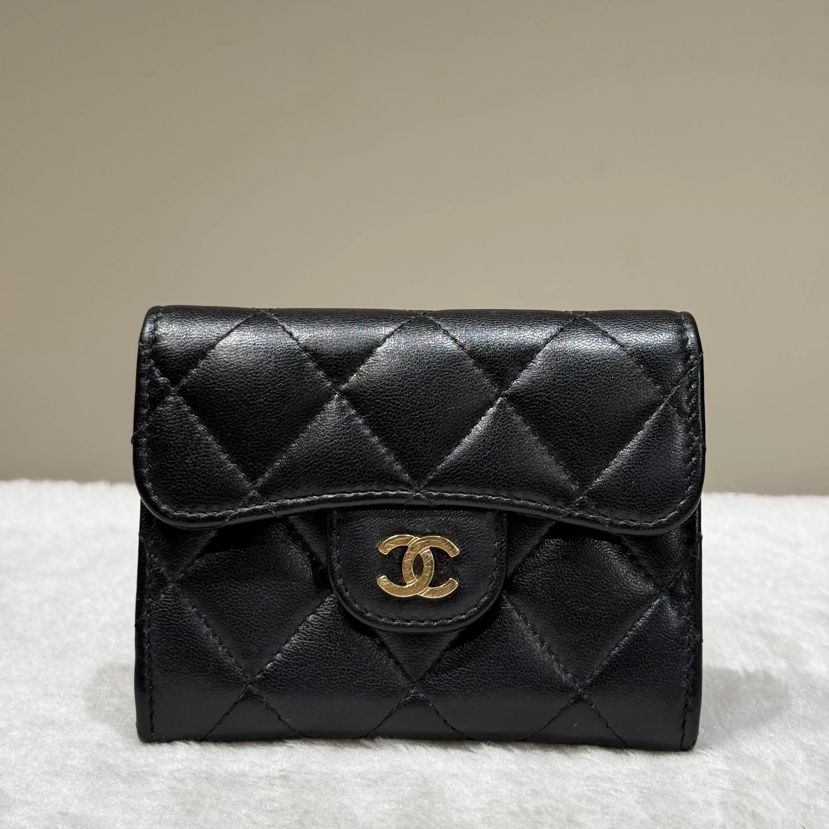 Pre-owned CHANEL leather Small Leather Goods Classic Black Lambskin Quilted Compact Wallet 20904814