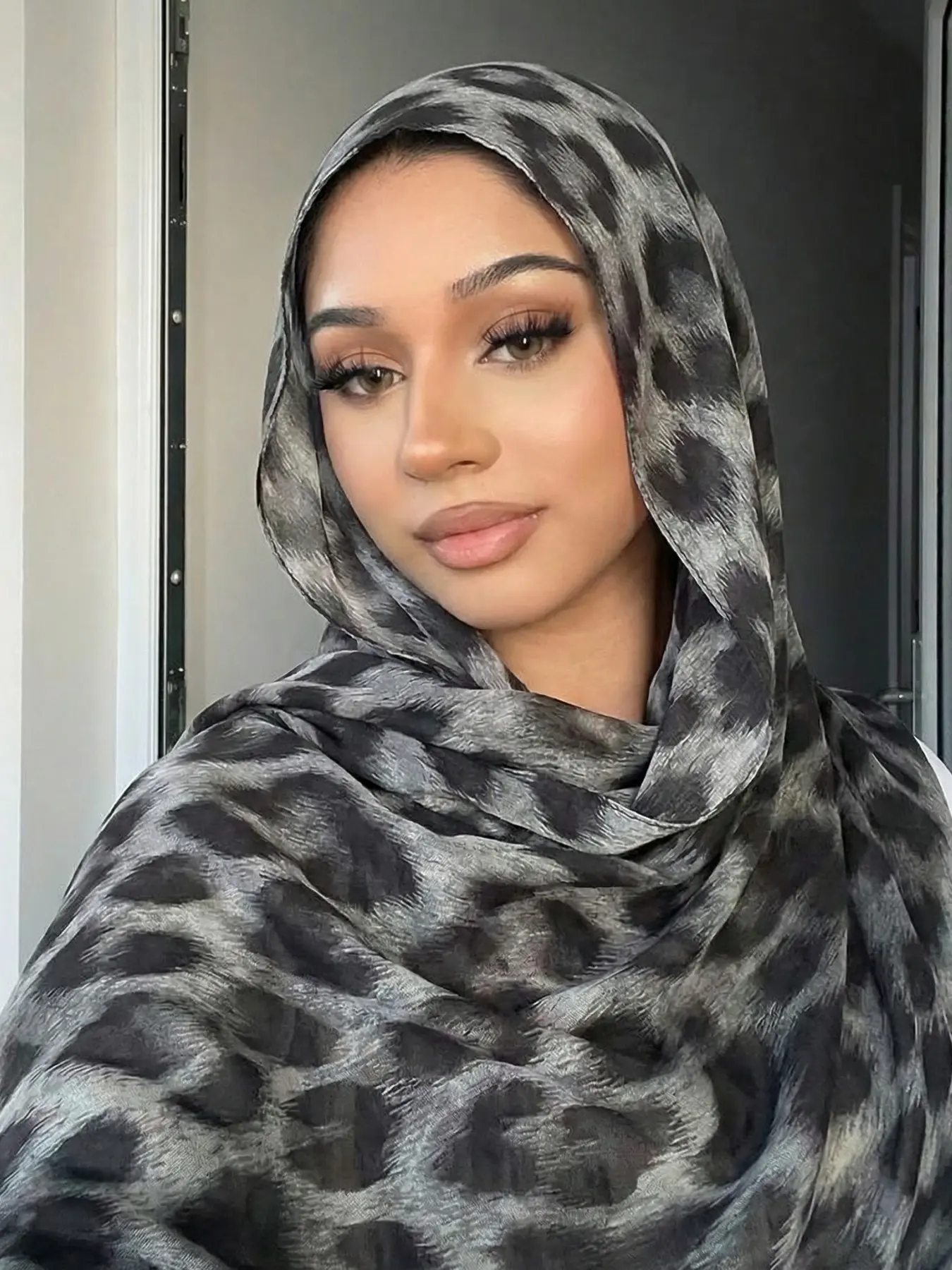 Boho Leopard Print Shawl Scarf, 85x180cm Summer Women's Windproof Sunscreen Turban Hijab, Fashion Accessory for Daily Outing Modesty