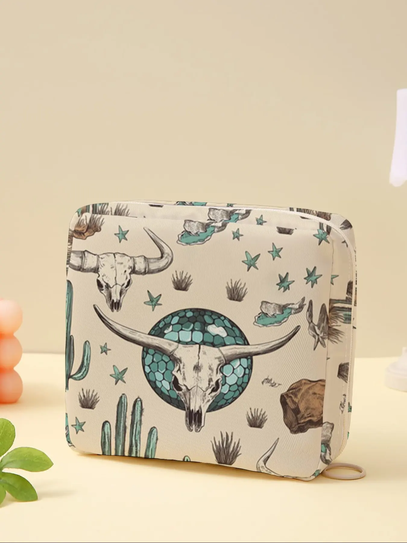 Portable Cow Skull Pattern Sanitary Pad Storage Bag, Lightweight Women's Organizer, Vintage Vanity Bag, Travel Cosmetic Box, Makeup Bags, All Seasons Use, Travel Essentials