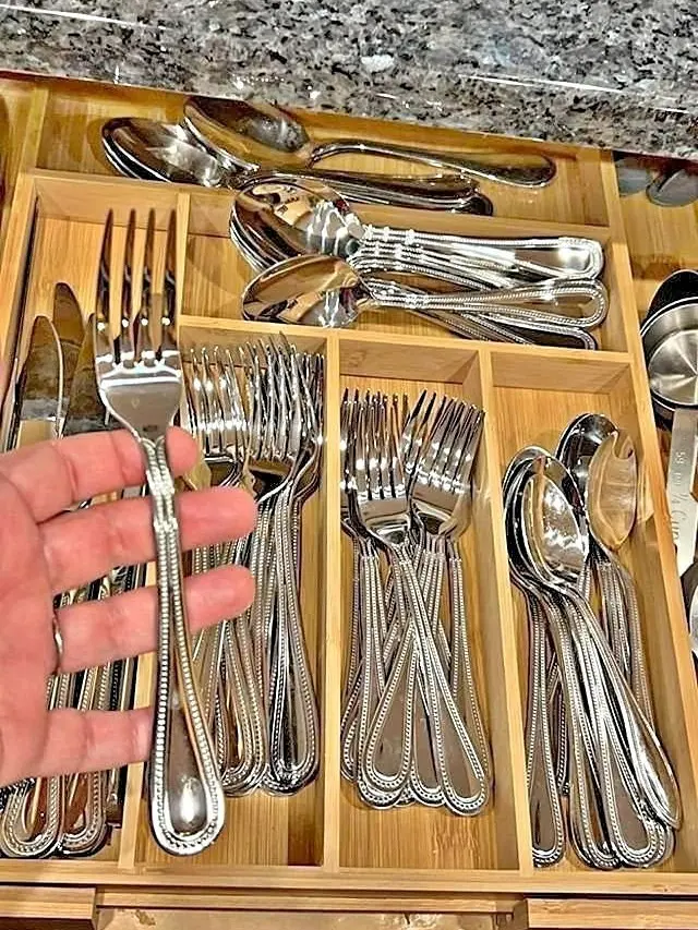 20 Piece Heavy duty Stainless Steel Flatware Set of 4 Silverware Cutlery Tableware Set