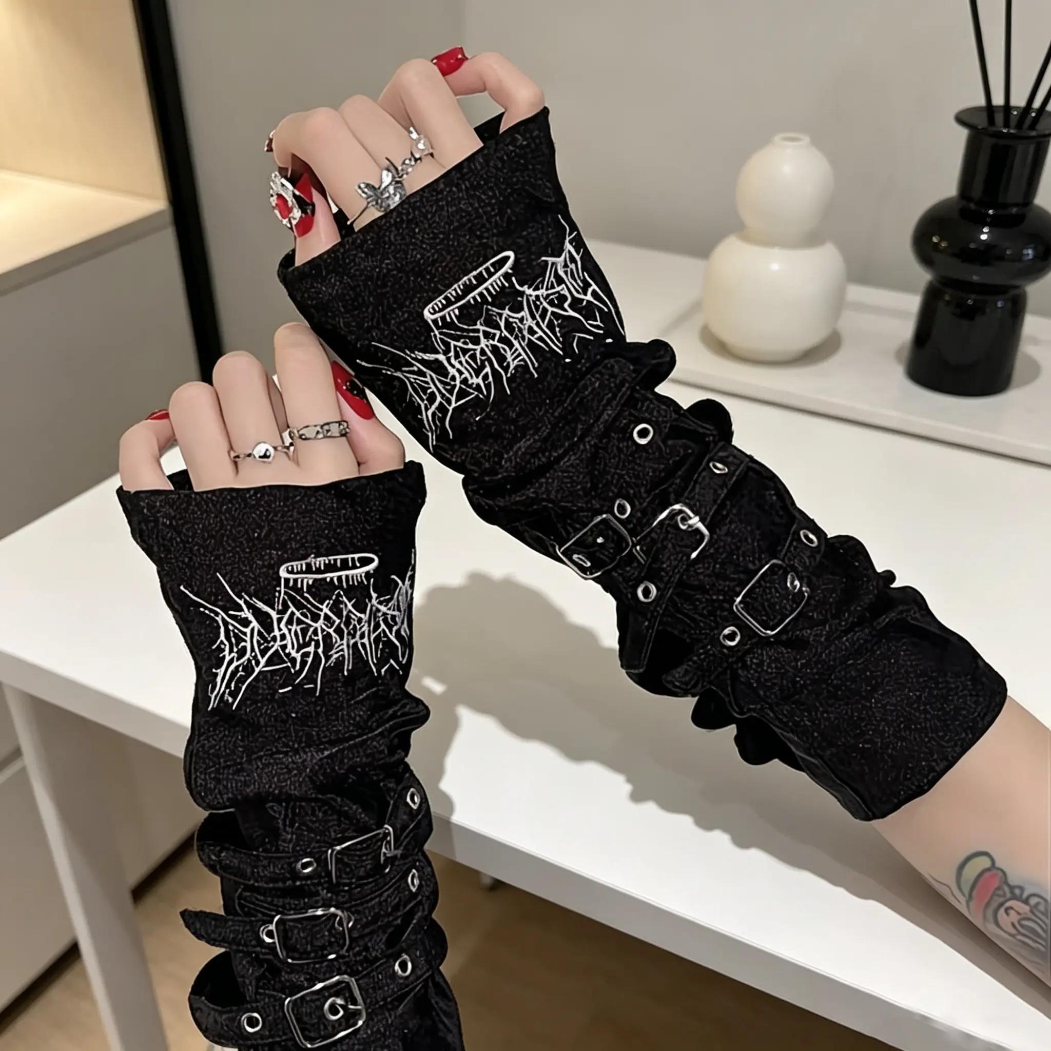 Wasteland-inspired fashion dopamine black sun protection sleeves, women's fingerless gloves with metal buckles, dark punk style