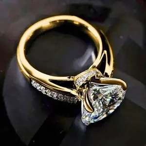 Elegant Cubic Zirconia Engagement Ring – Luxury Gift for Women